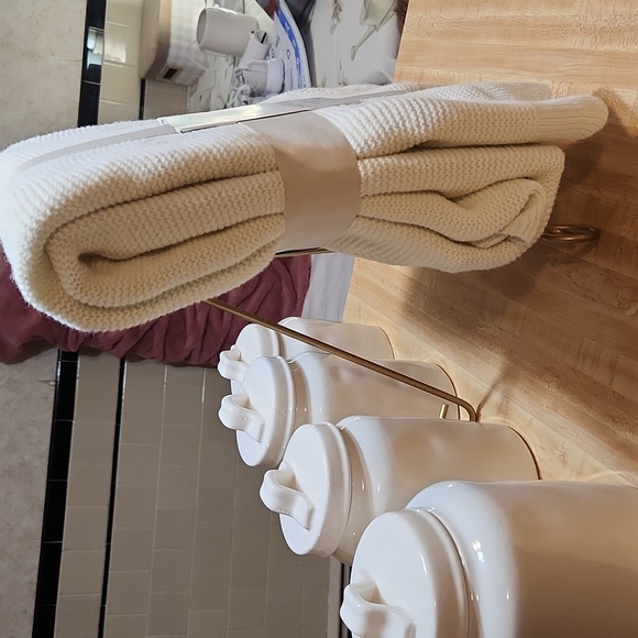 Threshold Throw - Picture 7 of 16